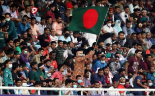 সহজ রানের টার্গেটে ব্যাট করতে বাংলাদেশের ব্যাটিং ধস