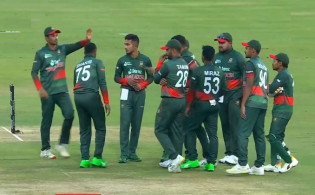 শুরুতেই উইকেট তুলে নিলো শরিফুল,দেখেনিন সর্বশেষ স্কোর