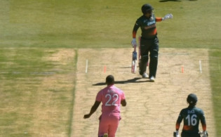 দুর্ভাগ্য ও হতাশা নিয়ে ফিরে যাওয়া তামিমের দেখানো পথেই হাঁটলো সাকিব,সর্বশেষ স্কোর
