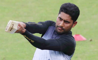 ১৪৬ রান করেও জিতে গেলো ইমরুল কায়েসরা
