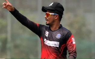 একে একে ব্যর্থ দলের সবাই,ব্যাট হাতে একাই লড়লেন আশরাফুল