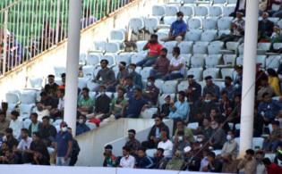 বিশাল রানের টাগের্টে ব্যাট করছে বাংলাদেশ,দেখেনিন সর্বশেষ স্কোর