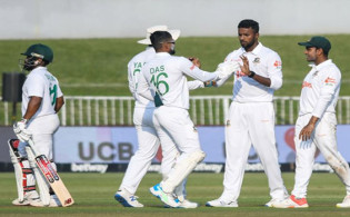ব্রেকিং নিউজ : ১৩ ওভারের খেলা বাকি রেখেই প্রথম দিনের খেলা শেষ