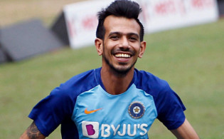 পরপর ৩টি ডট বলে এক উইকেট দেওয়া উচিত