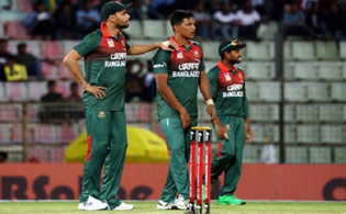 ডেথ ওভারে মুস্তাফিজ ও সাইফউদ্দিনের মধ্যে সেরা বোলারের নাম জানালেন : মাশরাফি