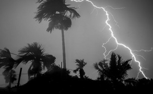 এইমাত্র পাওয়া : ঢাকায় কালবৈশাখী, তিন বিভাগে ঝড়-বৃষ্টির সম্ভাবনা