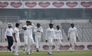 টাইগারদের হতাশার প্রথম সেশন, দেখে নিন সর্বশেষ স্কোর
