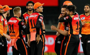 অল্পতেই গুটিয়ে গেল চেন্নাই, হায়দরাবাদের সামনে মাঝারী লক্ষ্য
