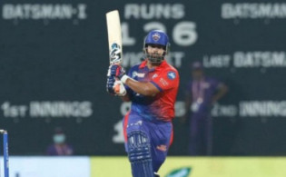 কলকাতার বোলারদের বোকা বানিয়ে রানের পাহাড় গড়ল দিল্লি