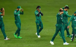 ইমরানের প্রধানমন্ত্রীত্ব হারানোয় বিপাকে পড়তে পারে পাকিস্তান ক্রিকেট