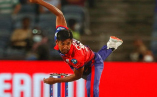 কলকাতা-দিল্লি ম্যাচে মুস্তাফিজকে নিয়ে বিচার করলো ভারতীয় গণমাধ্যম