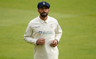 কাউন্টি ক্রিকেটে নতুন ইতিহাস লিখলেন পাকিস্তানি ওপেনার