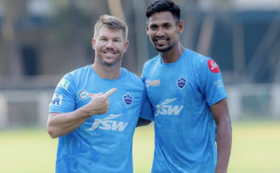 ডেভিড ওয়ার্নারের ভালোবাসার জবাব দিলেন মুস্তাফিজ