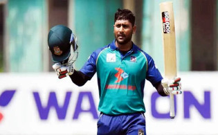 আলো ছড়াচ্ছেন ইমরুল দলে না নিলে হবে ভুল