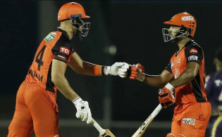 কলকাতাকে উড়িয়ে দিলো হায়দরাবাদ