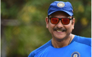 আইপিএলের সেরা অধিনায়কের নাম জানালেন রবি শাস্ত্রী