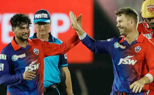 বল হাতেই বিপক্ষকে শেষ করে দিল দিল্লি