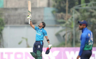 ঢাকা প্রিমিয়ার লিগে ইতিহাস গড়লেন এনামুল হক বিজয়