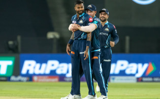 কলকাতার বিপক্ষে টস জিতল গুজরাট, দেখে নিন একাদশ