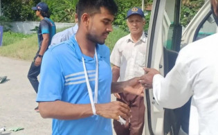 চরম দু:সংবাদ: গুরুতর চোট নিয়ে মাঠ ছাড়লেন মুশফিক ও মিরাজ