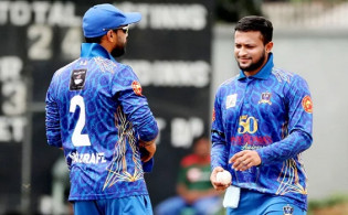 ৮১ রানের বড় ব্যবধানে হারল সাকিব-মাশরাফিরা