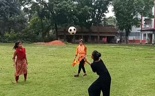 ব্রেকিং নিউজ: ময়মনসিংহের তিন কিশোরী ফুটবলার ফুটবল প্রশিক্ষণ নিতে যাচ্ছেন পর্তুগালে