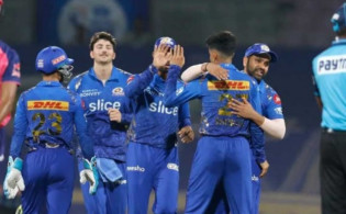 মনে হলো আইপিএলের শিরোপা জিতলো মুম্বাই