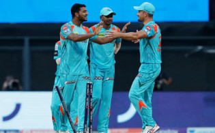 মহসিনের আগুন ঝরা বোলিংয়ে শেষ হলো দিল্লির ম্যাচ