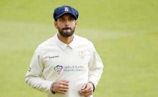 ৭১৩ রান করেও ৩ রানের আক্ষেপ পাকিস্তানি ওপেনারের