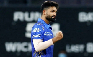 খেয়ে না খেয়ে আইপিএল মঞ্চে কার্তিক