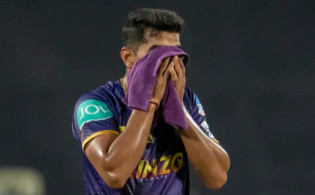 এক ওভারে পাঁচ ছক্কা,লজ্জার তালিকায় নাম তুললেন এই বোলার