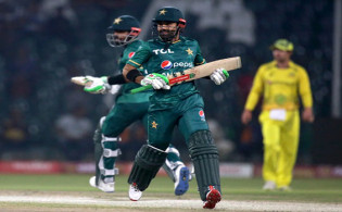 বাবর আজম এই মুহূর্তে বিশ্বসেরা
