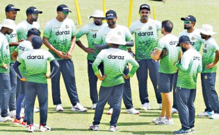 ইনজুরিকে পাত্তা না দিয়ে অনুশীলনে টাইগার ক্রিকেটার