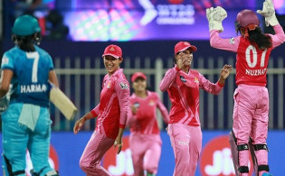 দল হারলেও আইপিএলে প্রথম ম্যাচেই বল হাতে সেরাদের কাতারে সালমা