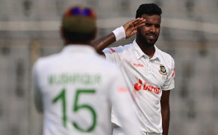 দিনের দ্বিতীয় বলেই উইকেট তুলে নিলো এবাদত