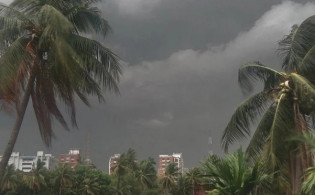 ৬০ কি.মি. বেগে ঝড়ের আভাস