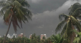 ৬০ কি.মি. বেগে ঝড়ের আভাস