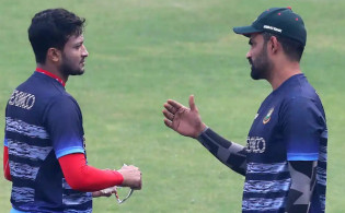 দেশে ফিরছেন সাকিব, তামিম