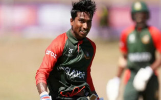 মাত্র ৪৩ বলে ঝড়ো সেঞ্চুরি হাঁকালেন আরিফুল