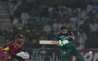বাবরের হ্যাটট্রিক সেঞ্চুরিতে ওয়েস্ট ইন্ডিজকে চমকে দিলো পাকিস্তানের