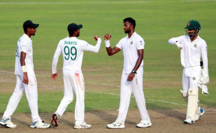 চন্দরপলের ছেলের অসাধারণ ব্যাটিংয়ের পর, ইবাদতের বোলিং ঝলক