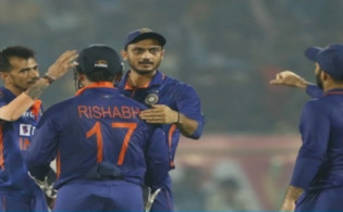 কোন মতে নিজেদের সম্মান রক্ষা করলো ভারত