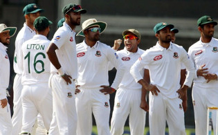 বাংলাদেশ দলে একজনের পৌষ মাস অন্য জনের সর্বনাস