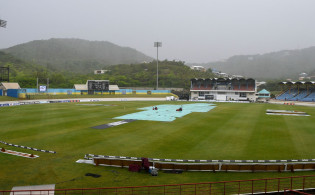 থেমেছে বৃষ্টি, শুরু বাংলাদেশের খেলা