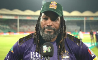 চরম দু:সংবাদ : খেলবেন না ক্রিস গেইল সরিয়ে নিলেন নিজের নাম