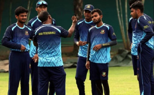 এইচপির বিপক্ষে বলিংয়ে বাংলাদেশ টাইগার্স