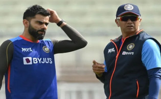 কোহলির কাছে সেঞ্চুরি নয়, অন্য কিছু চাইলেন দ্রাবিড়