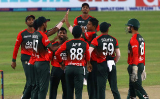 সাকিব কিংবা রিয়াদ নয়, নতুন যে ক্রিকেটারের উপর ভরসা করেন টাইগার কোচ