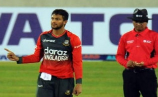 ব্যাটিং চার ছক্কার ফুলঝুরি, বোলিংয়ে সাকিবের এক অন্যতম বিশ্বরেকর্ড