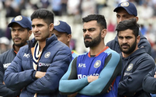 এমন লজ্জার হারে ভারতকে ধুয়ে দিচ্ছেন সাবেক ক্রিকেটারা